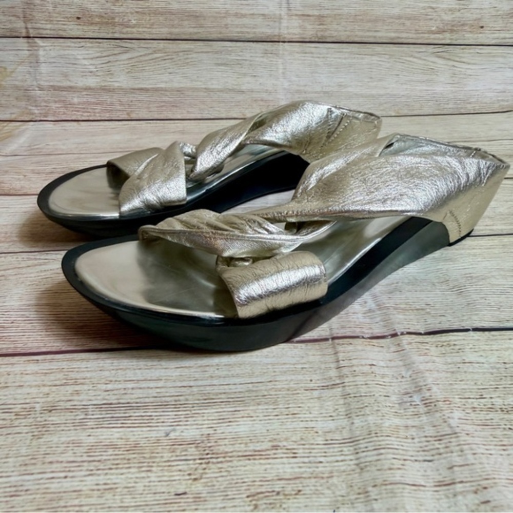 Rockport knotted silver sandal. Leather. Size 7.5.